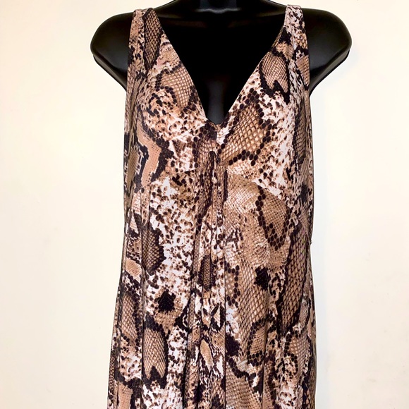 👗✨ AMBRIELLE SNAKE PRINT MAXI - Picture 1 of 4